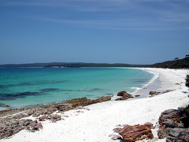 Đây là bãi biển đã được ghi danh vào sách kỷ lục Guinness vì có cát trắng nhất thế giới. Biển Hyams nằm ở vùng New South Wales của Australia.